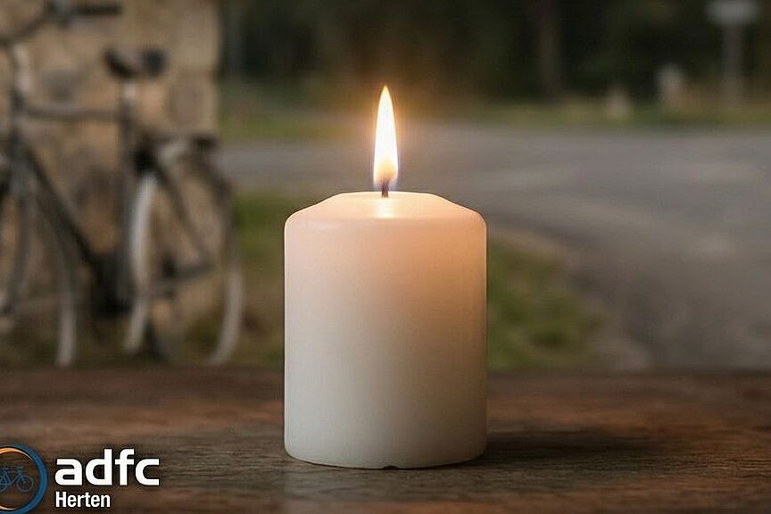 Gedenken Kerze mit Fahrrad im Hintergrund